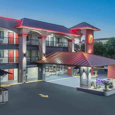 Super 8 By Wyndham Austin University/Downtown Area Buitenkant foto