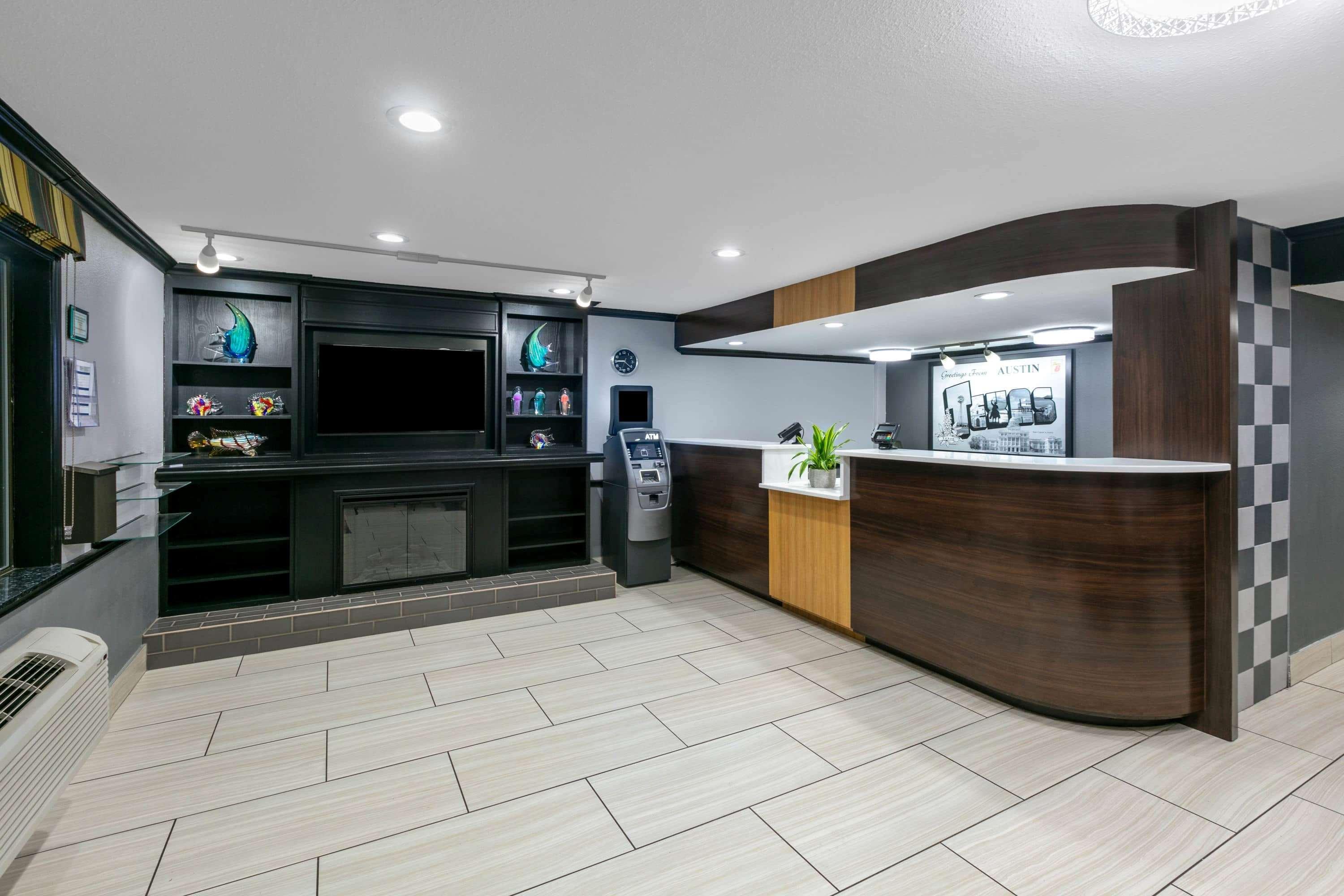 Super 8 By Wyndham Austin University/Downtown Area Buitenkant foto