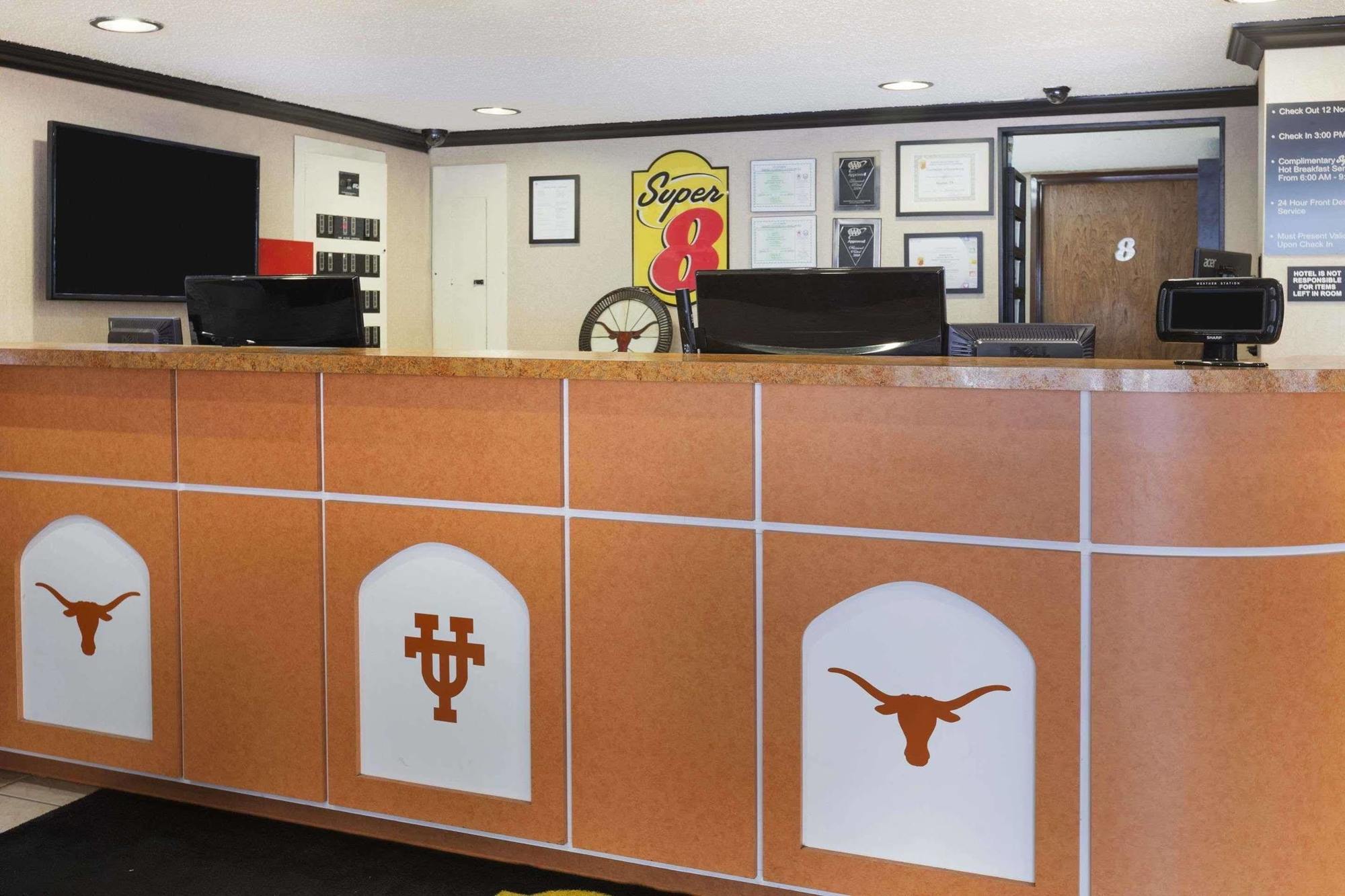 Super 8 By Wyndham Austin University/Downtown Area Buitenkant foto