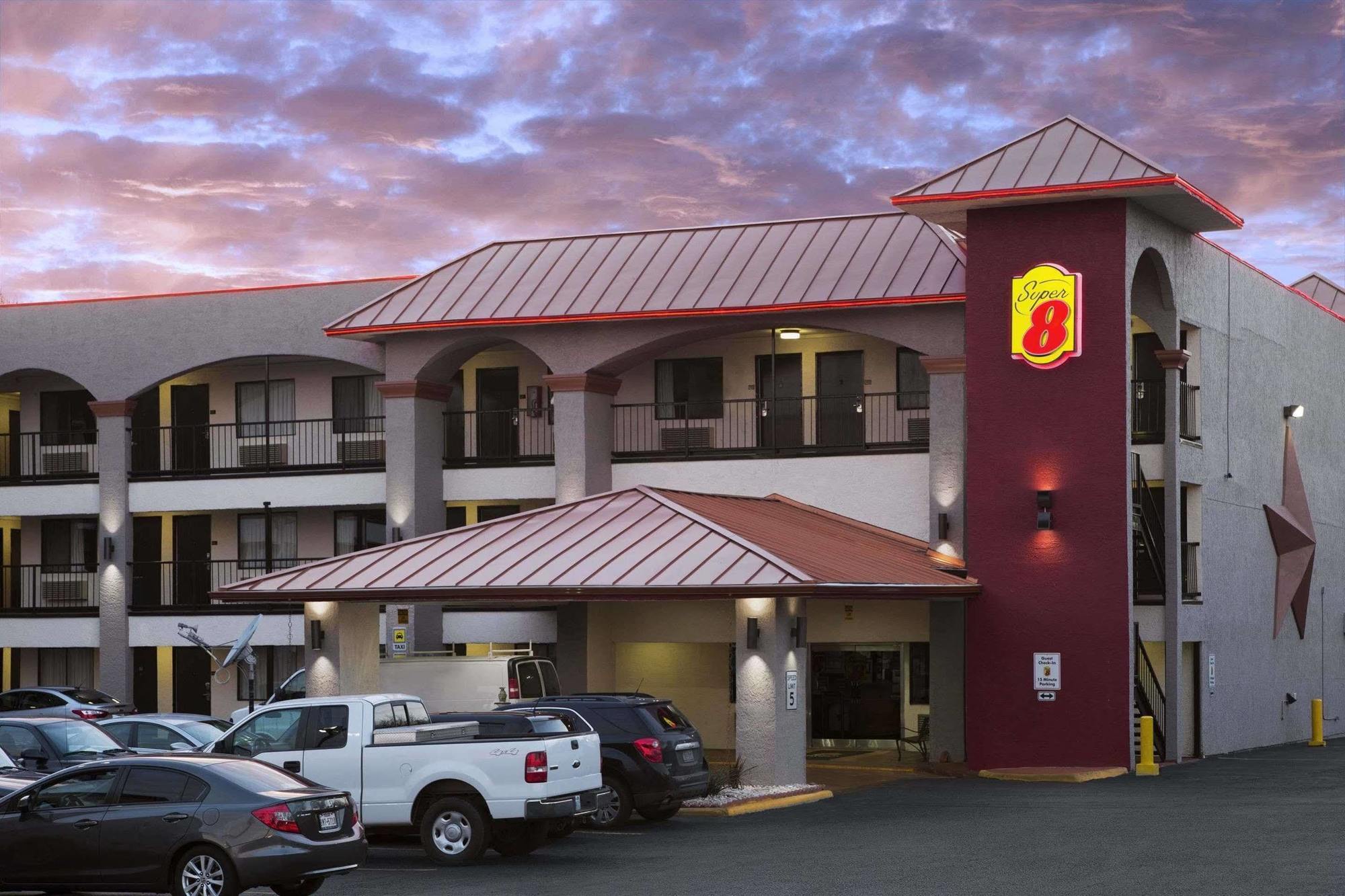 Super 8 By Wyndham Austin University/Downtown Area Buitenkant foto