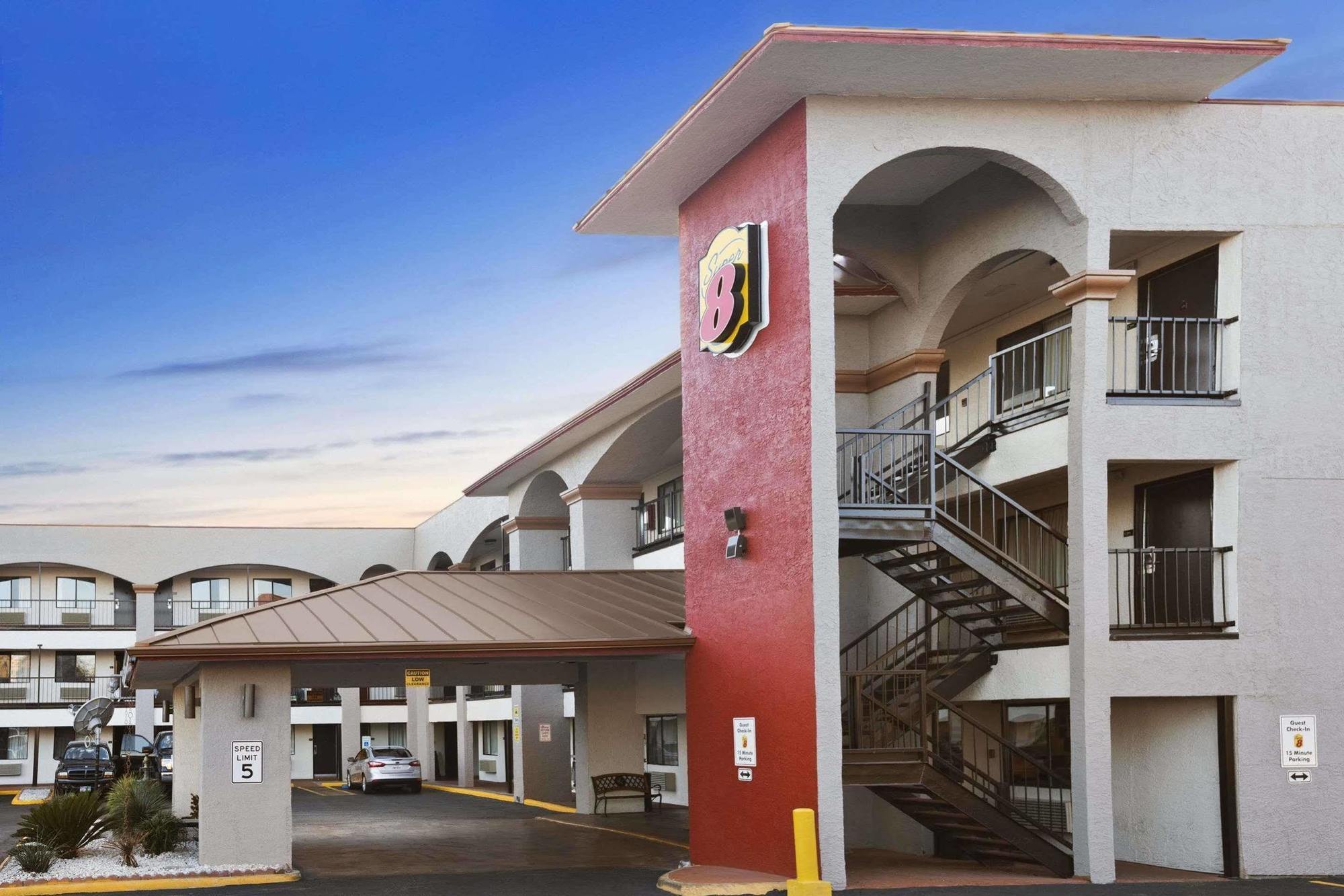 Super 8 By Wyndham Austin University/Downtown Area Buitenkant foto